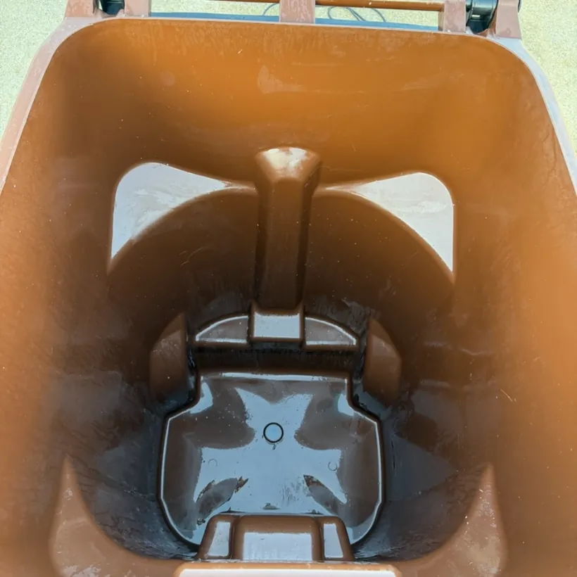 Clean trash bin after cleaning in San Antonio